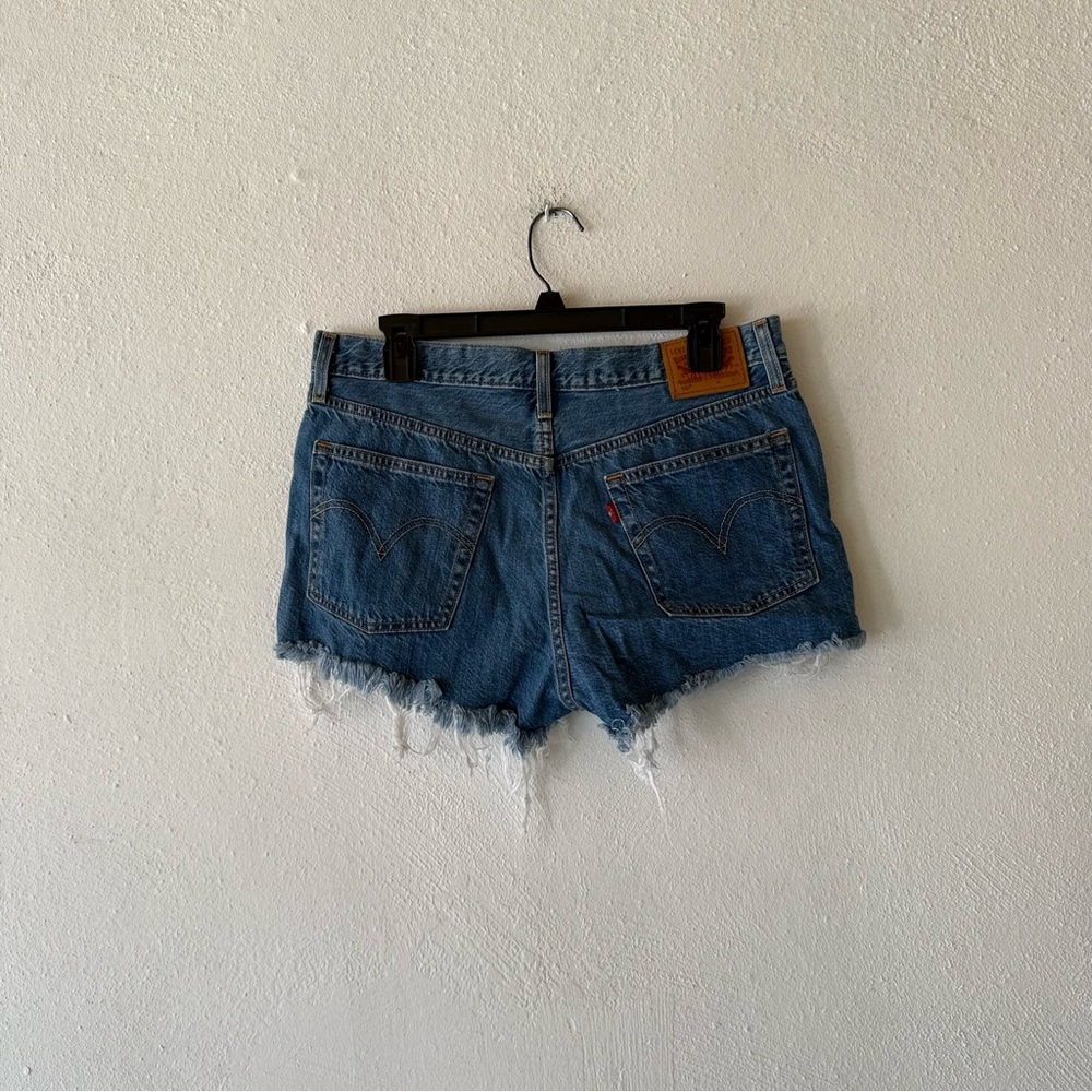 Levis 501 Womens Size W30 Blue Cut Off Denim Shorts Button Fly - Picture 16 of 16